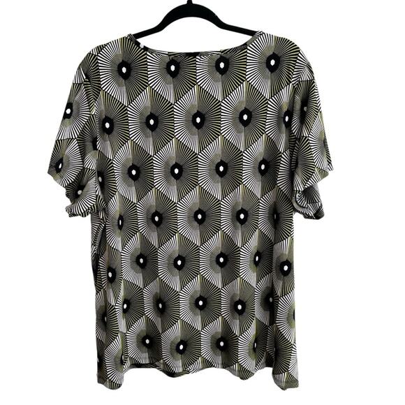 80 Park Geometric Slinky Stretch Blouse with Gold Hardware Accent - Picture 4 of 4